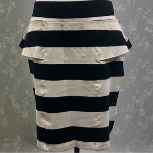 **LIKE NEW** Kensie Black and Cream Striped Pencil Skirt